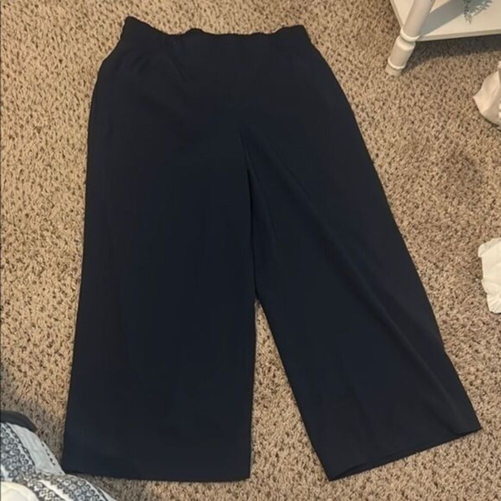 CALIA by Carrie Underwood Black Wide Leg Cropped Pants  B